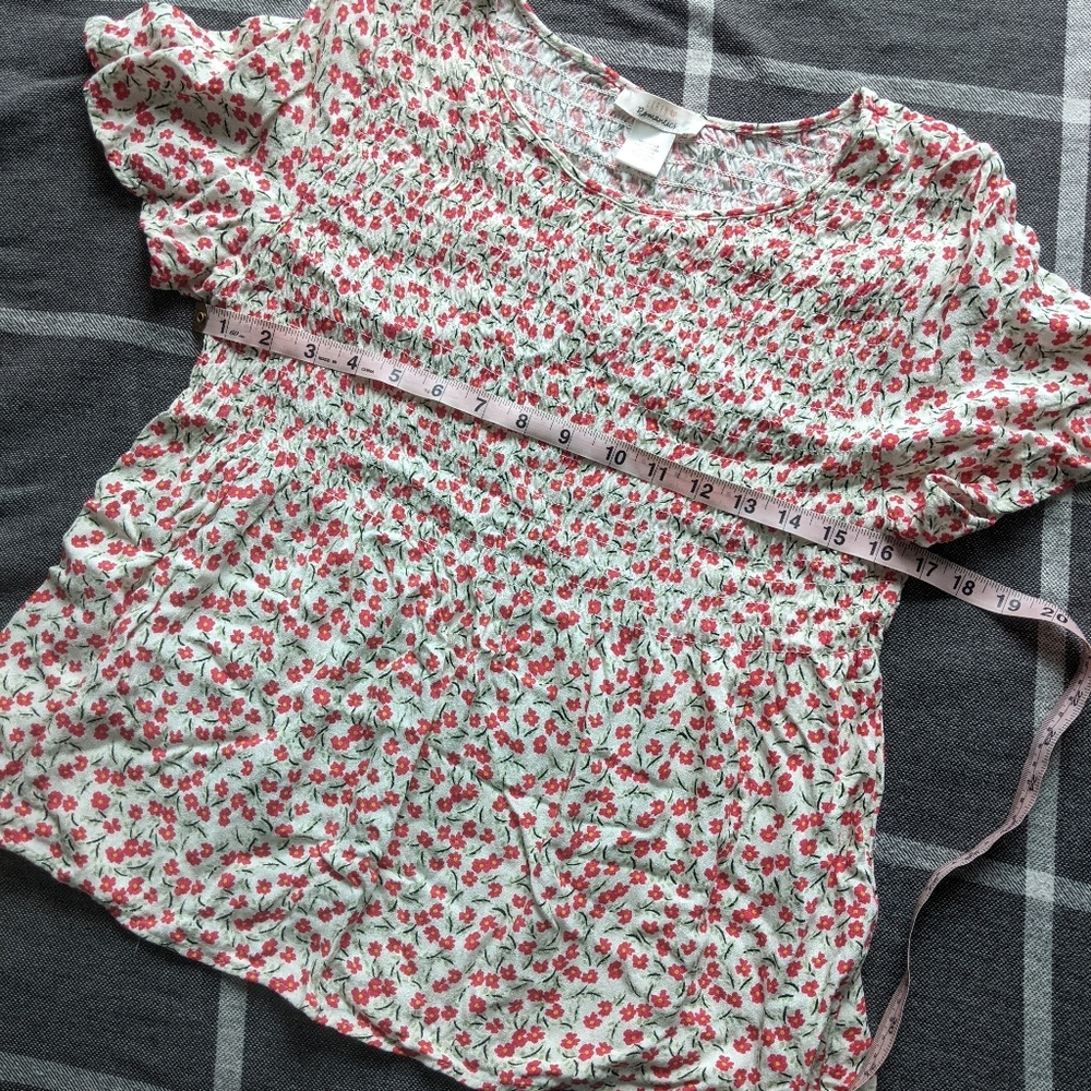 Red floral patterned blouse - Picture 5 of 5